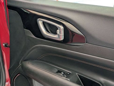 Used 2023 Jeep Compass Limited image 33