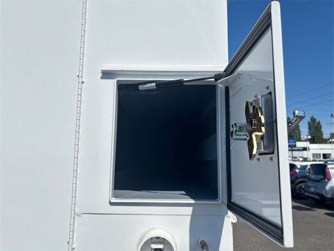 Used 2021 Chevrolet Express 3500 w/ Power Convenience Package image 27