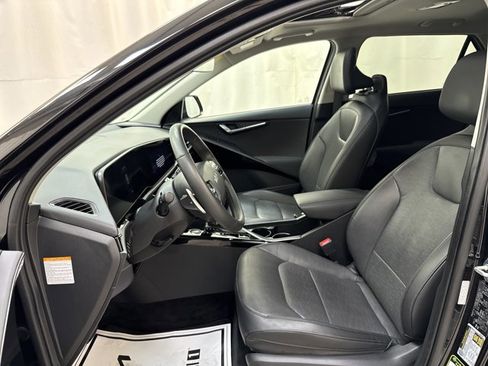 Used 2023 Kia Niro SX image 12
