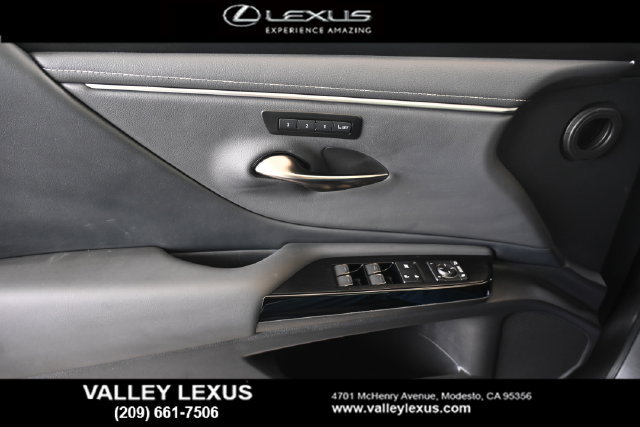 Used 2025 Lexus ES 300h w/ Premium Package FWD image 12