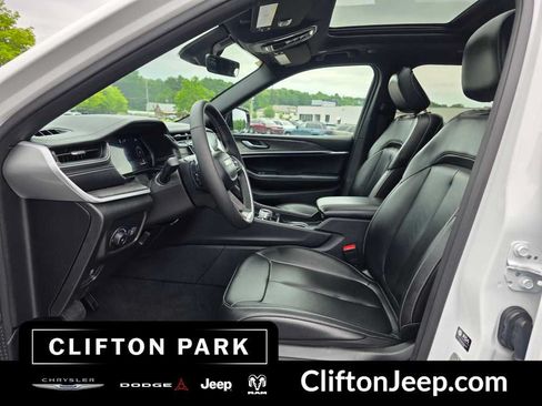 Certified 2025 Jeep Grand Cherokee Limited AWD/4WD image 10