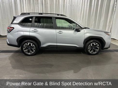 Used 2025 Subaru Forester Premium AWD/4WD image 2