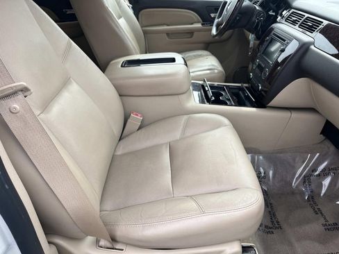 Used 2010 GMC Yukon XL Denali image 24