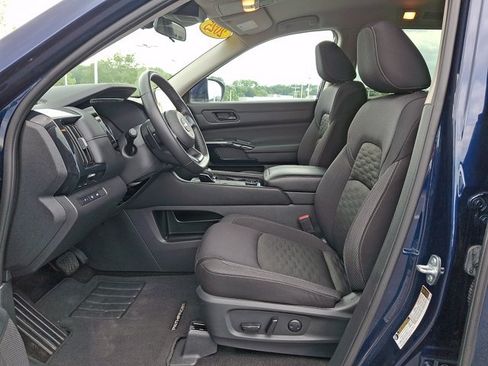 Used 2025 Nissan Pathfinder SV AWD/4WD image 13