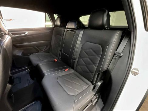 Used 2024 Volkswagen Atlas Cross Sport SE image 28