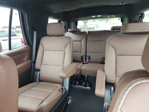 Used 2023 Chevrolet Tahoe High Country image 12