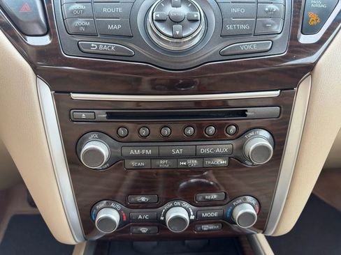 Used 2014 Nissan Pathfinder SL w/ SL Tech Package image 18