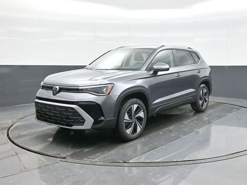 New 2026 Volkswagen Taos SE AWD/4WD image 3