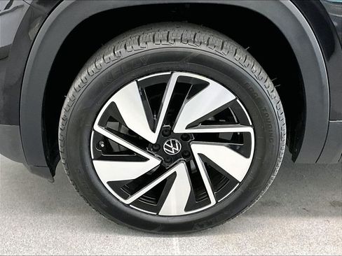 Used 2025 Volkswagen Atlas SE AWD/4WD image 7