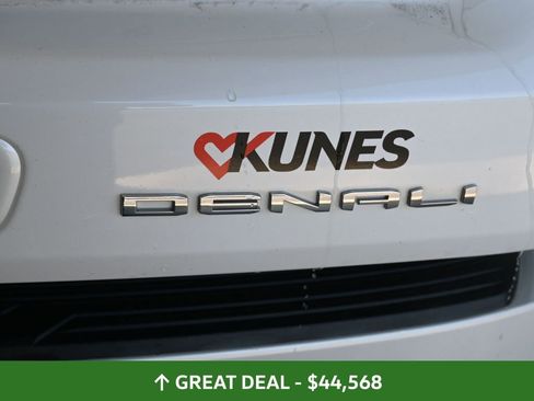 Used 2021 GMC Yukon Denali w/ Denali Premium Package image 27