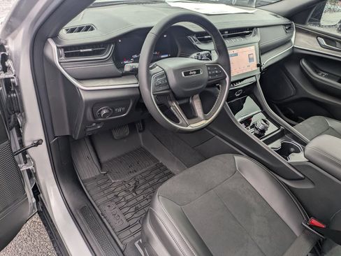 New 2026 Jeep Grand Cherokee Altitude AWD/4WD image 9