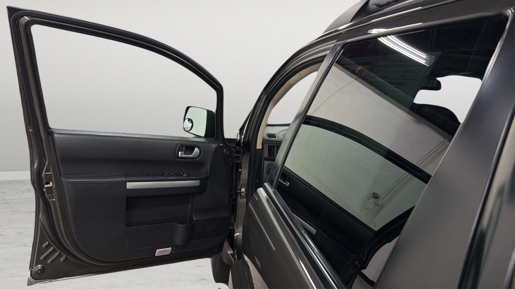 Used 2010 Mitsubishi Endeavor SE AWD/4WD image 14