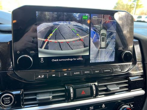 Used 2024 Nissan Pathfinder SL image 21