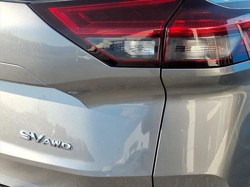 Used 2023 Nissan Rogue SV image 8