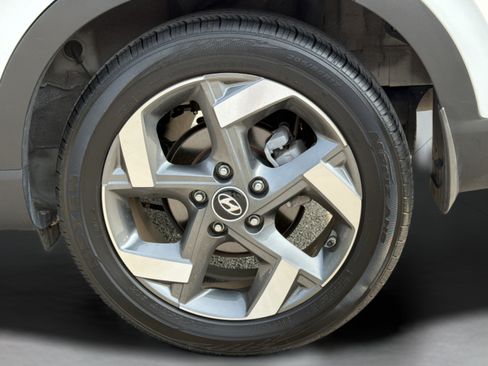 Used 2025 Hyundai Venue SEL FWD image 27