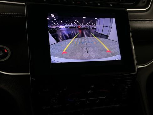 Certified 2025 Jeep Grand Cherokee Altitude image 14