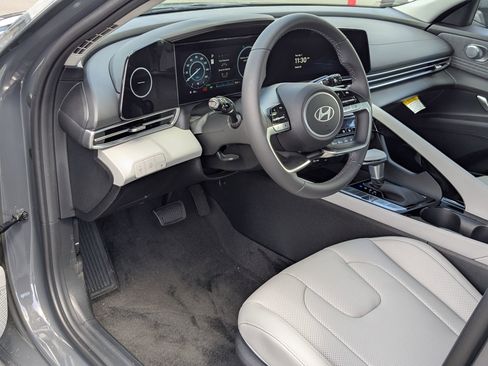 New 2025 Hyundai Elantra Limited image 8