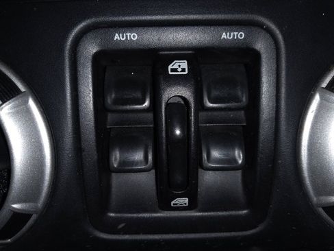 Used 2016 Jeep Wrangler Unlimited Sahara w/ Connectivity Group image 27