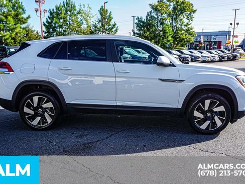 Used 2024 Volkswagen Atlas Cross Sport SE image 9