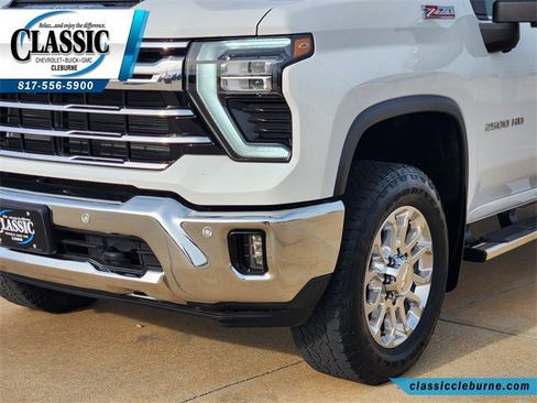 Used 2025 Chevrolet Silverado 2500 LTZ w/ LTZ Premium Package image 10
