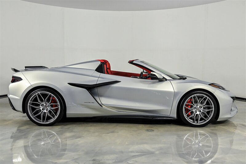 Used 2023 Chevrolet Corvette Z06 w/ Chrome Exterior Badge Package RWD image 10