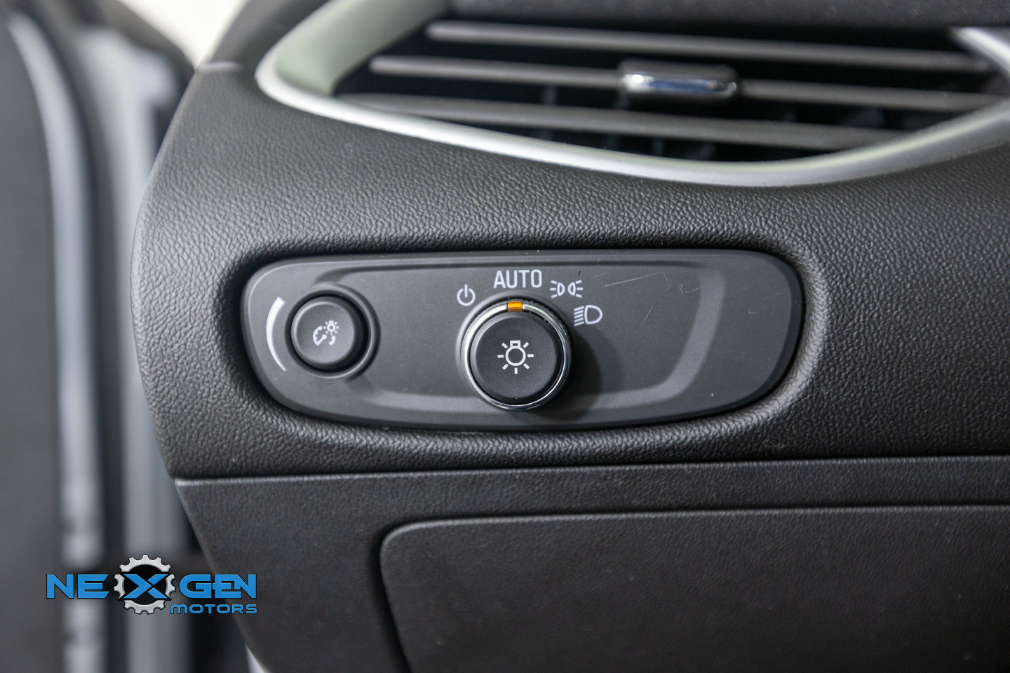 Used 2023 Chevrolet Malibu RS FWD image 16