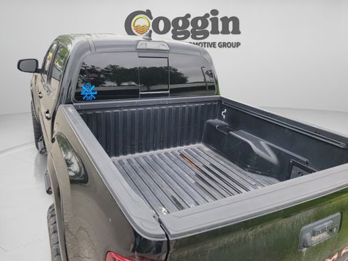 Used 2018 Toyota Tacoma SR5 RWD image 8
