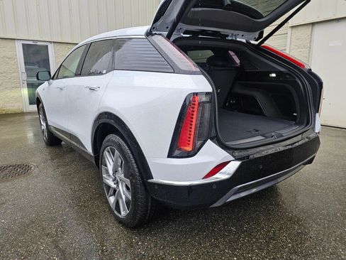 New 2026 Cadillac Optiq Luxury 2 image 7