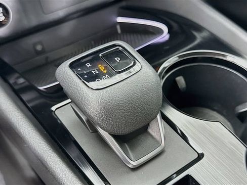 Used 2025 Nissan Rogue SL FWD image 17
