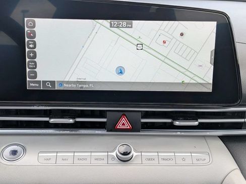 Used 2025 Hyundai Elantra Limited FWD image 22