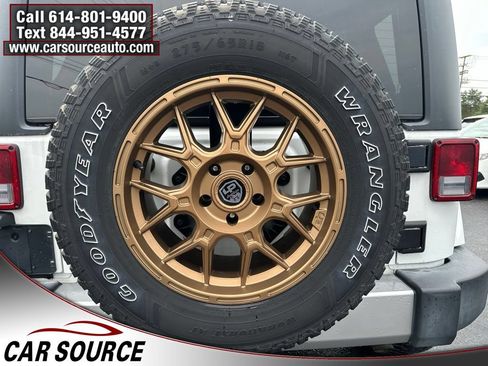 Used 2017 Jeep Wrangler Unlimited Sahara w/ Connectivity Group AWD/4WD image 23