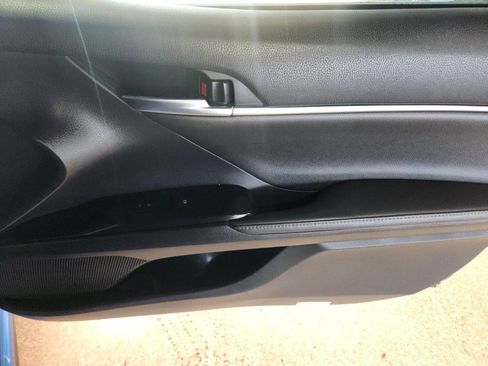 Used 2019 Toyota Camry XSE image 9
