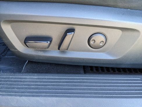 Used 2023 Nissan Rogue SV image 45