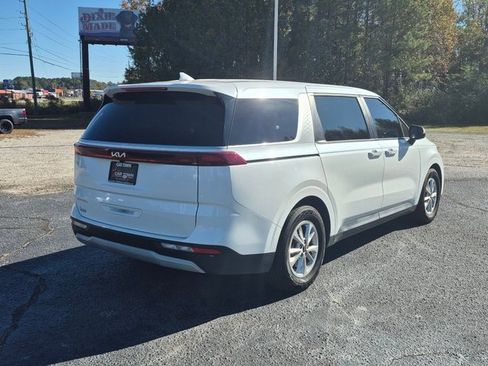 Used 2023 Kia Carnival LX image 2