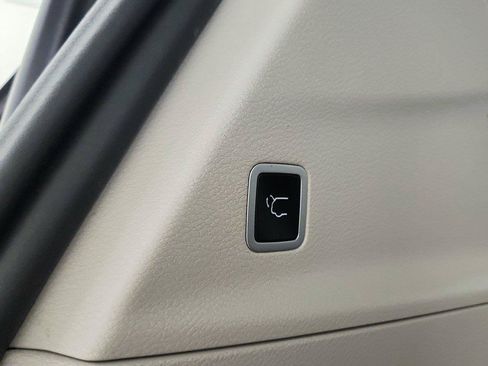 Used 2024 Chrysler Pacifica Touring-L FWD image 28
