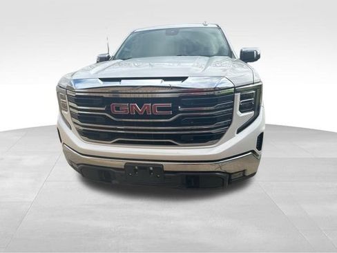 Used 2023 GMC Sierra 1500 SLT image 2