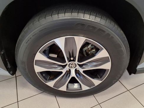 Used 2022 Toyota Highlander XLE image 8