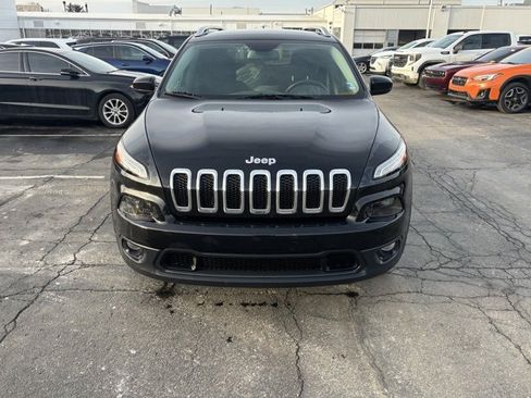 Used 2016 Jeep Cherokee Latitude w/ Cold Weather Group image 2