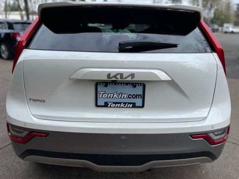 Used 2023 Kia Niro Wave w/ Wave Preserve Package image 5