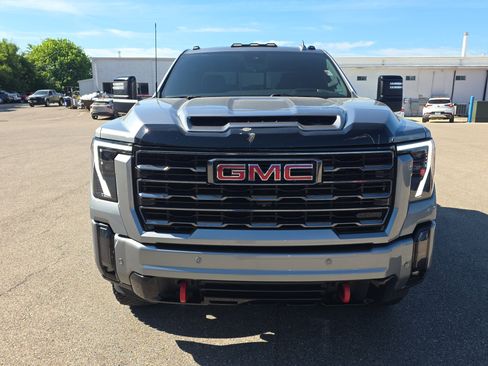 Used 2024 GMC Sierra 2500 AT4 w/ AT4 Premium Plus Package AWD/4WD image 3