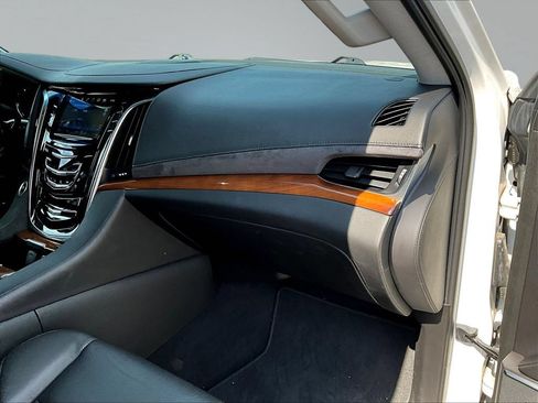Used 2019 Cadillac Escalade Luxury w/ LPO, Radiant Package AWD/4WD image 29
