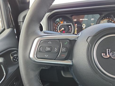 Used 2025 Jeep Wrangler Unlimited Sahara AWD/4WD image 20