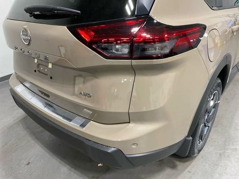 Certified 2025 Nissan Rogue SV image 27