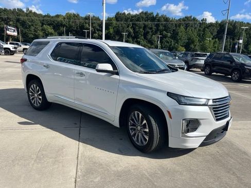 Used 2022 Chevrolet Traverse Premier w/ LPO, Floor Liner Package FWD image 11