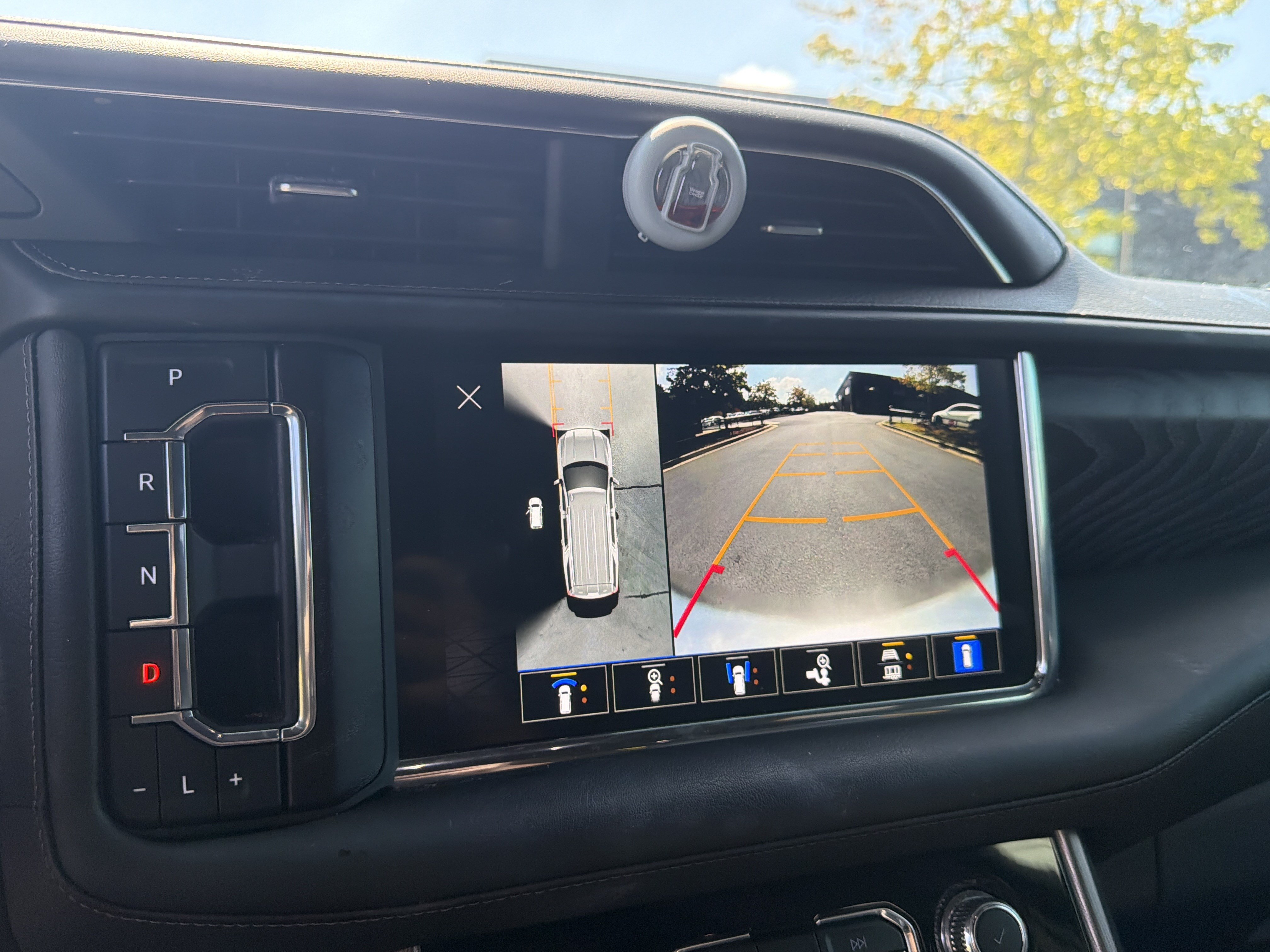 Used 2023 GMC Yukon Denali RWD image 21
