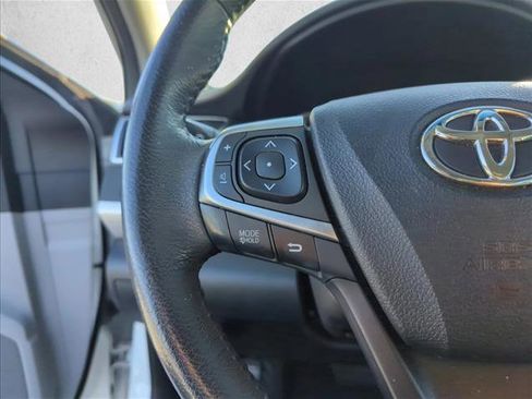 Used 2017 Toyota Camry SE image 11