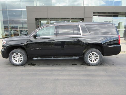 Used 2018 Chevrolet Suburban LT AWD/4WD image 3