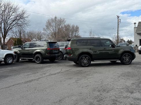 Used 2025 Lexus GX 550 w/ Accessory Package (31) image 16