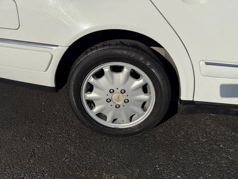 Used 1998 Mercedes-Benz E 320 Wagon image 16