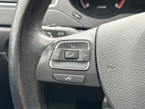 Used 2011 Volkswagen Jetta SE FWD image 23